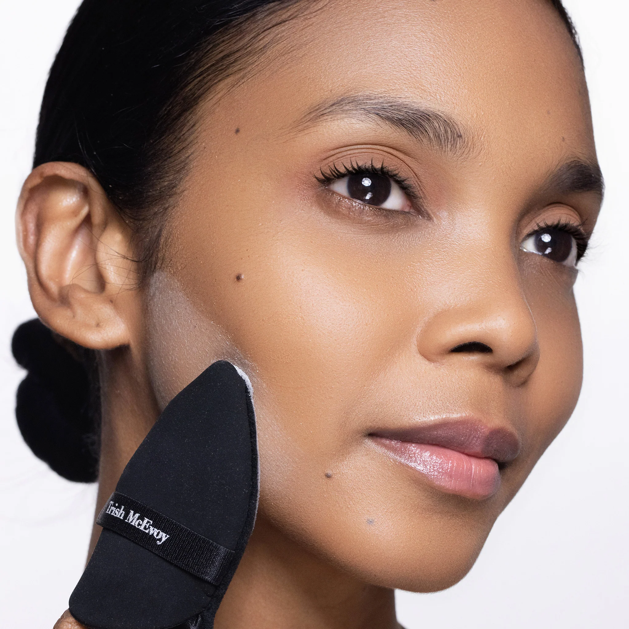 Translucent Finishing Powder Refill - Image 4